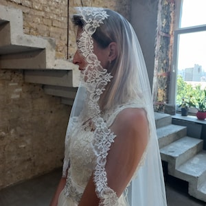 Short mantilla veil in chantilly lace veil Short bridal veil knee length veil Wedding veil lace trim veil Lace veil ivory Drop short veil