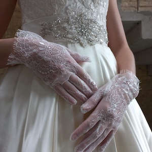 Elegant short bridal gloves lace wedding gloves flower lace bridal gloves White Sheer lace bridal gloves Delicate bride gloves for weddings