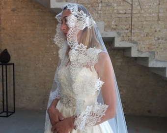 Lace veil in french lace veil chantilly lace veil trim Mantilla veil chantilly lace cathedral Mantilla lace veil ivory mantilla wedding veil