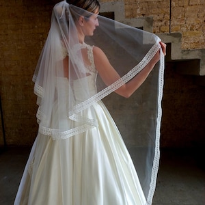 Lace boho wedding veil lace trim veil Blusher veil to chapel veil Retro veil in lace veil trim Two tier veil ivorn Boho veil i mantilla veil