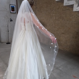 Floral veil with flowers 3D flower veil ivory Chapel veil with trim flower Wedding veil floor length veil stunning cathedral veil Bridalveil