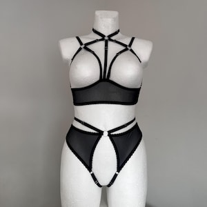 Open crotched lingerie, dessous ouvert unzensiert, crotchles lingerie, shelf bra, 1/4 cup bra, open panty extreme, cupless bra lingerie