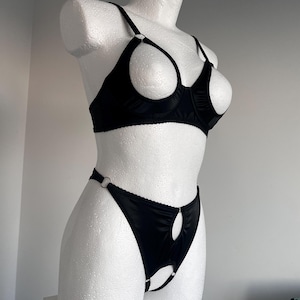 Schwarzer Offener kupferfreier Seiden-BH - Plus Größe Viertelschalen-BHCupless Dessous mit Unterstützung für individuelle Größen | Ausgereift