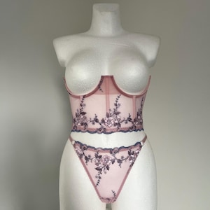 Cupless corset, Underbust corset with embroidered flowers