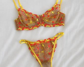 Amberkleurige bloemenkanten lingerieset, romantisch mesh ondergoed, geborduurde bloemenlingerie, zachte vrouwelijke bralette, elegante kanten set