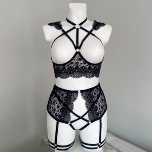 Lace open cupless bra plus size, Open cupless bra for large bust shelf bra open with support, corset bra, quarter cup bra with extra support