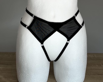 股開きランジェリー、ビキニシースルーランジェリー、股開きパンティー、オープンパンティー、極端に股開き