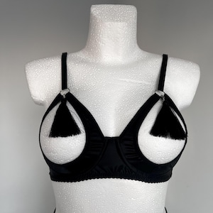 Black Lace floral cage cupless bra - Handmade harness for women, Open cupless bra, Cage bralette, Underwire bra