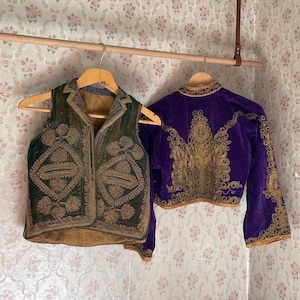 Antique Ottoman Turkish Velvet Jacket with Gold Embroidery – Fits S/M In Excellent Condition