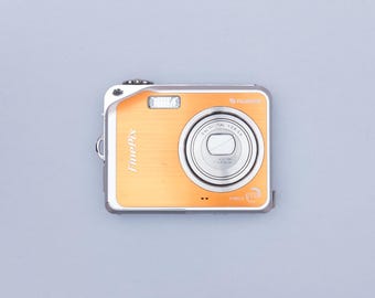 RARE Orange Fujifilm Finepix V10 -- 5.1MP -- Y2K Digicam Digital