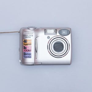 Nikon Coolpix 4600 Compact Y2K Digital Camera