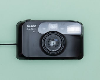 Nikon ズームパノラマAF 600フィルムカメラ + レザーケース - 28mm