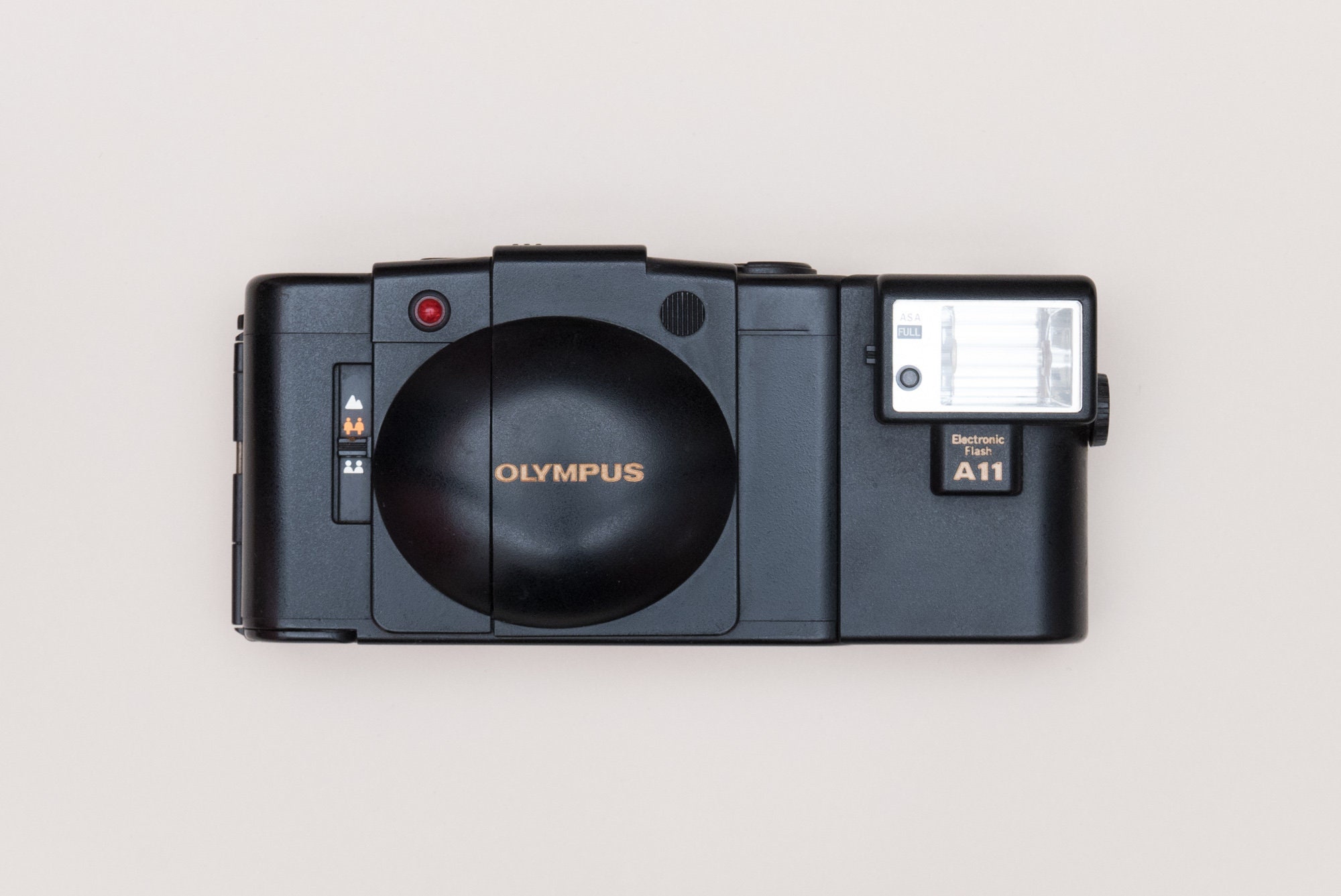 オリンパス フィルムカメラ 35ミリカメラ XA2 オリンパス Olympus XA2 ピンク / D ZUIKO 35mm F3.5