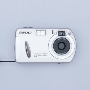 Sony Cyber-Shot DSC-P32 Compact Y2K Digital Camera
