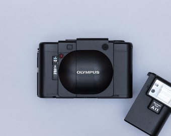 Olympus XA Compact Messsucher Kamera mit Zuiko 2.8/35 mm Objektiv und A11 Blitz
