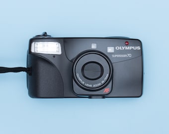 Fotocamera compatta a pellicola Olympus Superzoom 70 da 35 mm