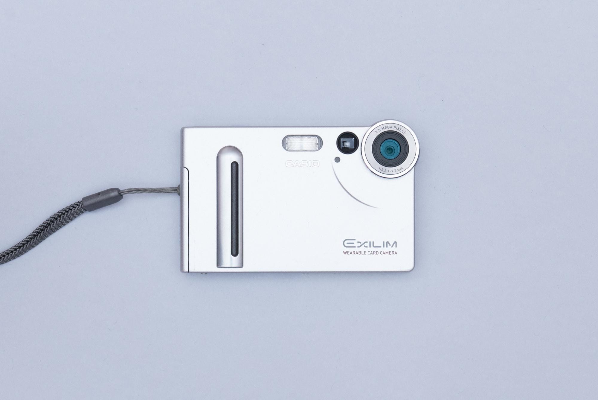 美品 ホワイト CASIO EXILIM EX-S2 本体 クレードルセット 美品 ホワイト CASIO EXILIM EX-S2 本体 クレードルセット 美品