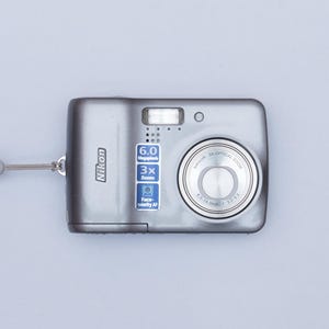 Nikon Coolpix L2 Compact Y2K Digital Camera