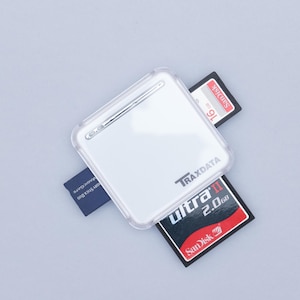Lector y grabador de tarjetas todo en uno Traxdata con cable USB-A