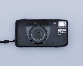 Nikon ズームパノラマAF 600フィルムカメラ + レザーケース - 28mm
