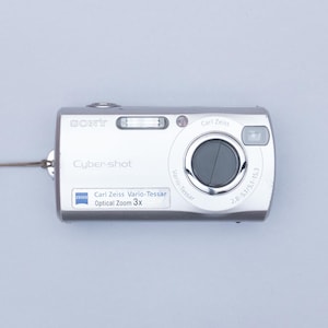 Sony Cyber-Shot DSC-S40 Compact Y2K Digital Camera