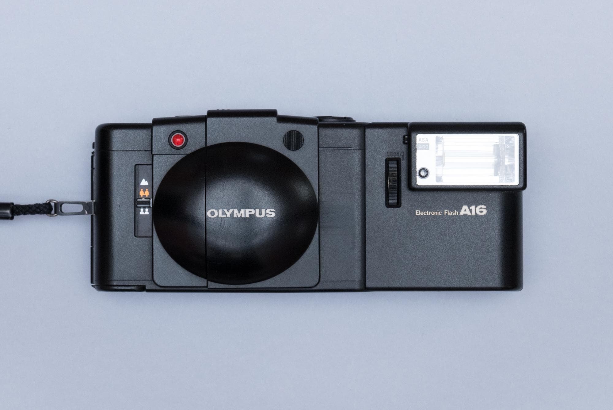 OLYMPUS XA フィルムカメラ A11フラッシュ付き Olympus :: XA2 w/ A11 Flash — Brooklyn Film Camera