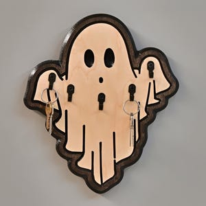 Ghost Wall Key Holder – Halloween Decor – Handcrafted Wood Organizer with Hooks