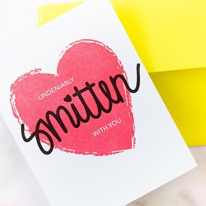 Tarjeta de San Valentín con letras enamoradas: indudablemente enamorada de ti, amor profundo, dulce tarjeta de San Valentín, letras a mano, linda tarjeta de amor, colores neón, tamaño A2