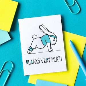 VENTE carte beaucoup de planches pour yogi - typographie de remerciement amusante - petit lapin - cartes de voeux - planches de yoga - cadeau pour instructeur
