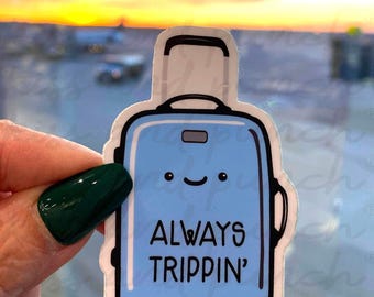 Adesivo divertente da viaggiatore - Adesivo Sassy Always Trippin' - Borraccia - Adesivo carino per laptop - Adesivo per agenda - Bullet Journal - Viaggiatrice