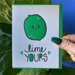 SALE - Lime Yours Letterpress Liebeskarte - Lustige Valentinstagskarte für Sie oder Ihn - Food Pun Karte - Karte für Freund - I'm Yours Fruit