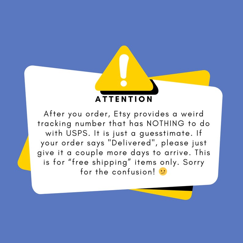 K&ouml;nnte beinhalten: Blauer Hintergrund mit einer wei&szlig;en und gelben Grafik. Die Grafik enth&auml;lt ein gelbes Ausrufezeichen und das Wort "ATTENTION". Der Text erkl&auml;rt die Etsy-Verfolgung und die Liefervoranschl&auml;ge f&uuml;r Bestellungen mit kostenlosem Versand.