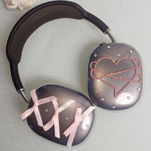 Handgemachte Airpods Hülle aus rosa Schleife mit Herz-Diamant-Anhänger