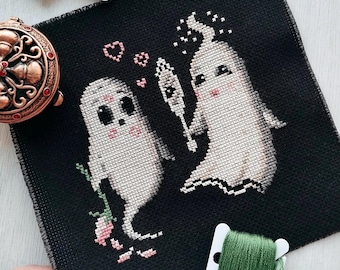 Padrão de ponto cruz Love Ghost PDF Fantasma fofo Gráfico de ponto cruz engraçado Contado Dia dos Namorados Pequeno Amor Bordado moderno Download digital