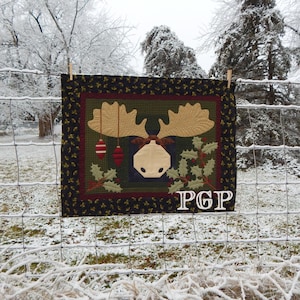 PDF Moose in the Holly インスタントデジタルダウンロード 26インチ x 33インチ キルトパターン
