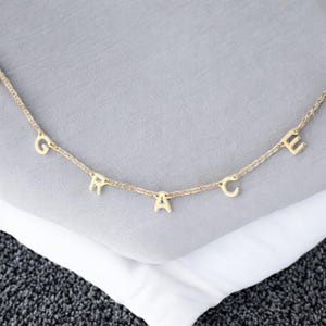 Collar con inicial personalizado: cadena de acero inoxidable para clavícula con elegante colgante de letra para mujer, accesorio refinado, regalo para aniversarios