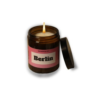 Berlin | Scented Candle – Handmade soy wax candle with fragrance & glitter, summer candle in a brown glass, 180ml