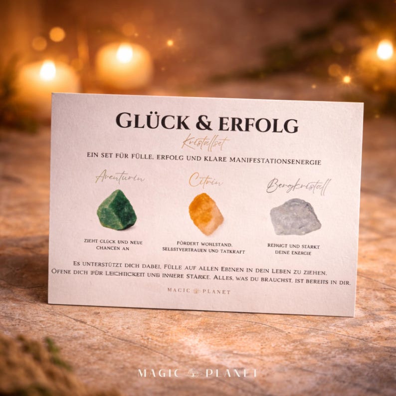 K&ouml;nnte beinhalten: Eine Karte mit dem deutschen Text "GL&Uuml;CK & ERFOLG" und drei Kristallen: Aventurin (gr&uuml;n), Citrin (orange) und Bergkristell (grau). Die Karte enth&auml;lt Text &uuml;ber die Eigenschaften der Kristalle und die Marke "MAGIC PLANET".