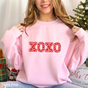 XOXO Valentine&#39;s Day Sweatshirt, XOXO Appeal Sweatshirt, Valentines Day Sweatshirt, Couple Love Sweatshirt, Cute Valentine Crewneck 292402