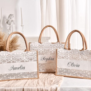 Custom Bridesmaid Lace Burlap Bag,Bridesmaid Gift Bag,Monogram Tote Bag,Bachelorette Party Bag,Beach Bag,Wedding Favors,Wedding Gift Bag
