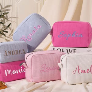 Trousse de maquillage personnalisée gaufrée brodée, trousse de maquillage à monogramme, trousse de maquillage de demoiselle d'honneur, cadeau de fête des mères, cadeaux de fête de mariage.