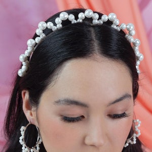 Diadema de perlas Jesy, diadema nupcial de perlas, tocado de novia, tiara de perlas, corona nupcial de diadema de boda, tocado de boda, tocado de perlas imagen 1