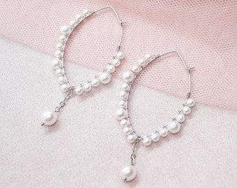 Boucles d’oreilles Ora Pearl Hoop, Boucles d’oreilles nuptiales, Boucles d’oreilles en perles, Boucles d’oreilles de mariage, Cerceaux de perles, Boucles d’oreilles de demoiselle d’honneur, Cadeau de demoiselle d’honneur pour elle