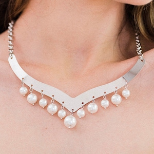 Romee Perlenhalskette, Statement-Halskette, moderne Brautkette, moderner Schmuck Geschenk für sie, Perlenkette, Hochzeitskette