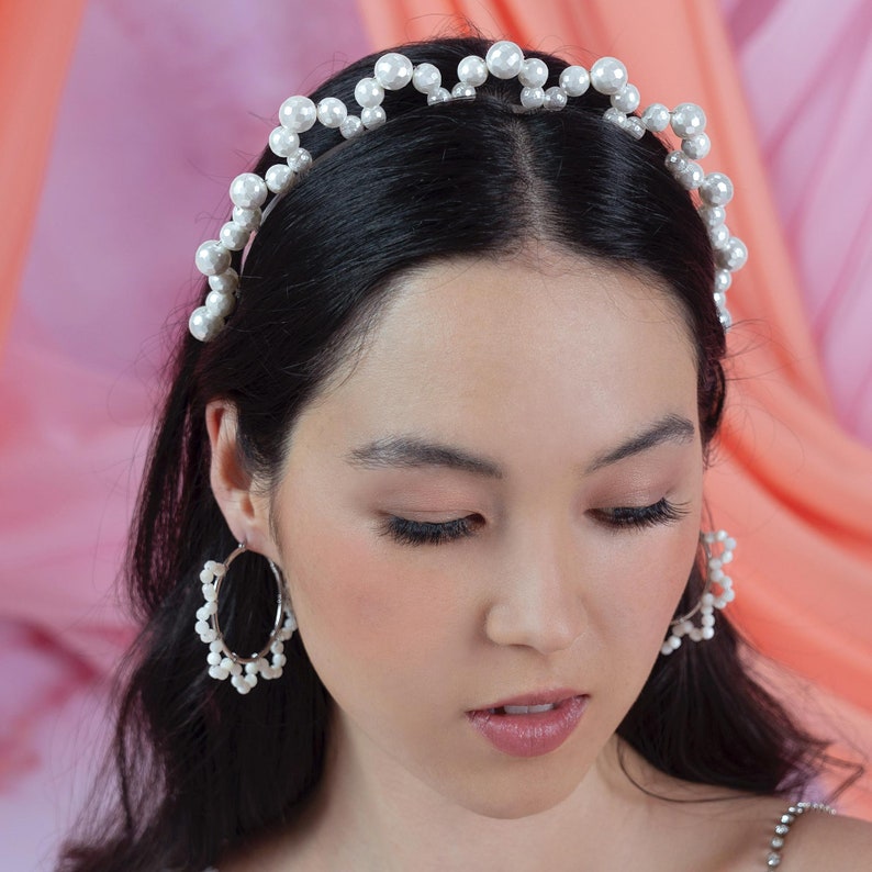 Diadema de perlas Jesy, diadema nupcial de perlas, tocado de novia, tiara de perlas, corona nupcial de diadema de boda, tocado de boda, tocado de perlas imagen 1