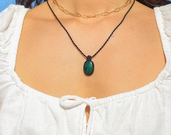 Collar de macramé de malaquita hecho a mano: Gargantilla de macramé boho con cordón encerado