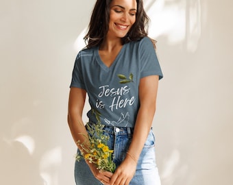 Women’s relaxed v-neck t-shirt