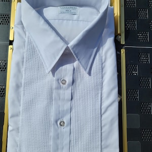Camisa de smoking vintage da L&M Fashions, anos 70 - Punhos com babados - Branca - Vários tamanhos