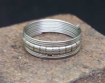 Slinky ring-Silver stripe-Spring Ring-Spinning Ring-kinetic ring-Industrial Design-Playful ring-flexible Ring-Grange jewelry-Fun Ring-Grange