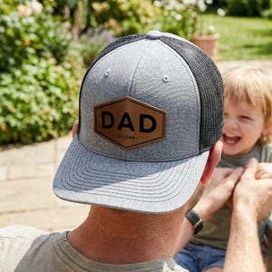 Personalisierter Papa Trucker Hut, Leder Patch Cap für Papa, New Dad Geschenk, Geschenk für Ehemann, Papa Geburtstagsgeschenk, Papa Cap, Valentinstag Geschenk